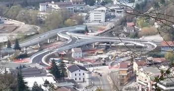 IRONIA E INCOERENZA, IL NODO E' UNA SORPRESA