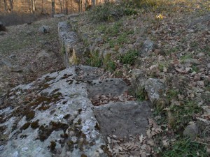GRADINI SCAVATI DIRETTAMENTE NEL BLOCCO DI ROCCIA CROCCIA COGNATO