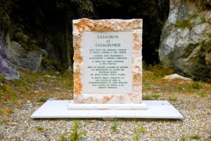 Casalduni: lapide commemorativa