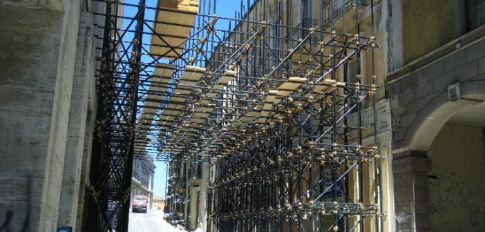 CASA ITALIA, AIUTAMOLI AD AGGIUSTARLA