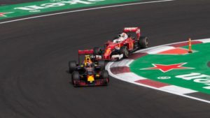 Vettel in scia a Verstappen