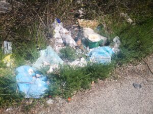 rifiuti quattro tornanti5