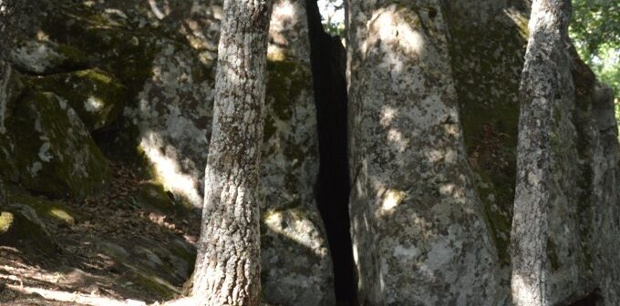 Particolare del complesso megalitico di Pietra della Mola a Oliveto Lucano (MT) 